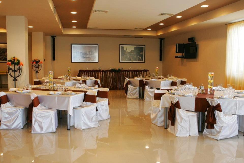 Hotel Bulevard Oradea Ngoại thất bức ảnh