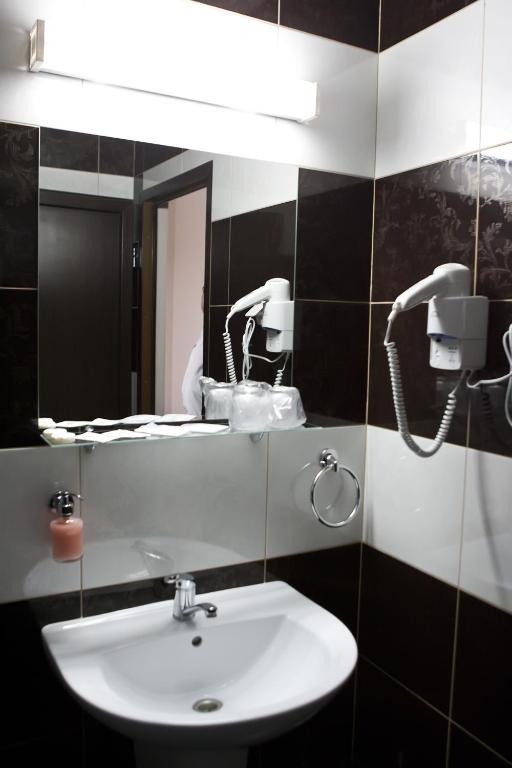 Hotel Bulevard Oradea Phòng bức ảnh